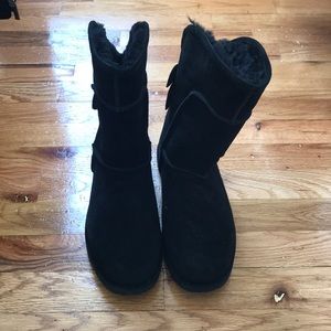 Gently Used Black Emu Boots
